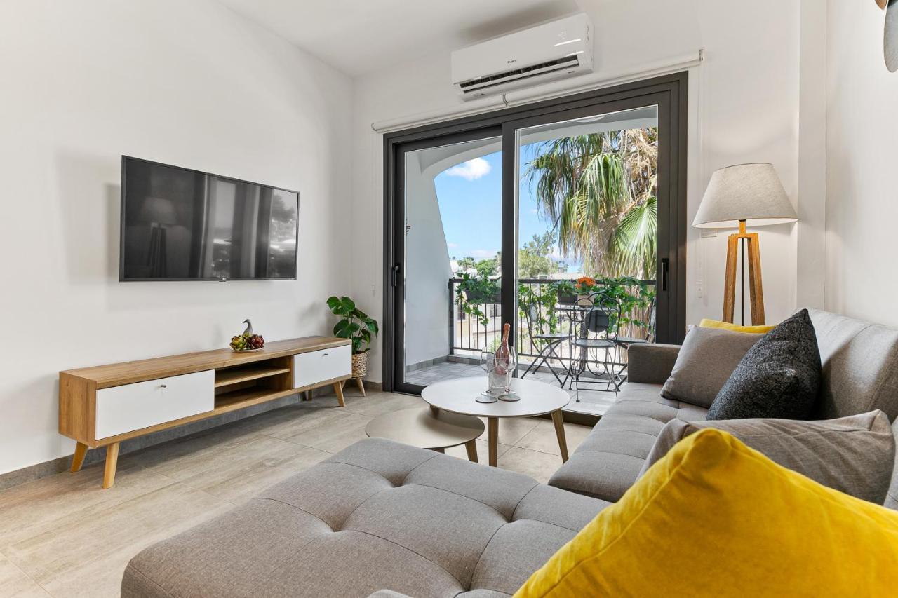 Dreamy 2 Bed Apartment By The Sea Paphos Exterior photo
