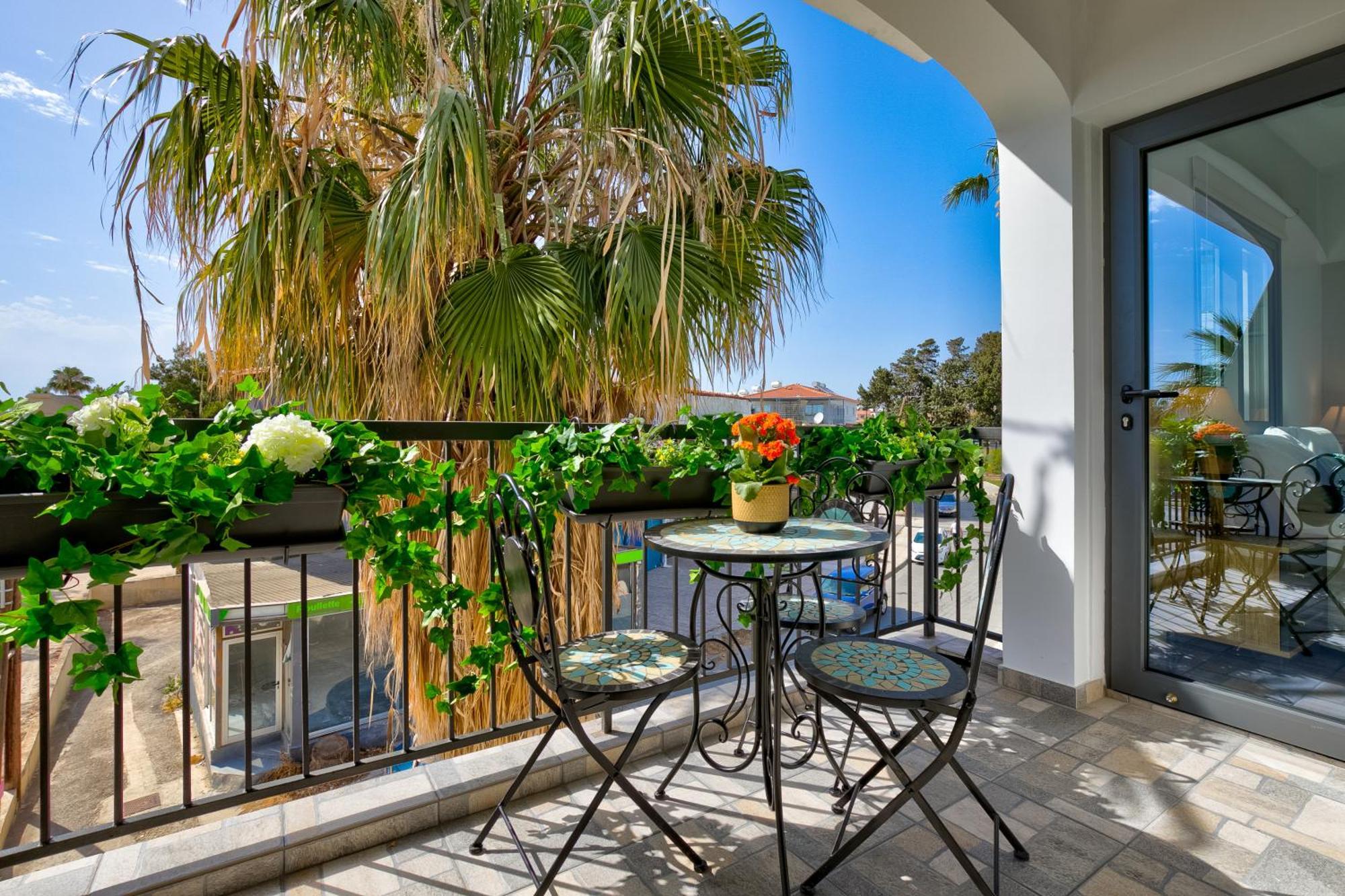 Dreamy 2 Bed Apartment By The Sea Paphos Exterior photo